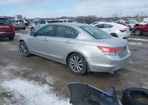 2011 Honda Accord 3.5 Ex-L z USA, uszkodzony, nr VIN 1HGCP3F85BA029130